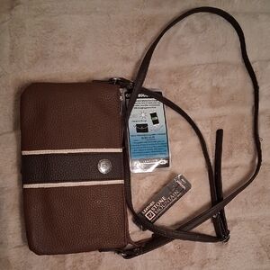 NWT Stone Mountaine Genuine Leather Phone Charging Bag